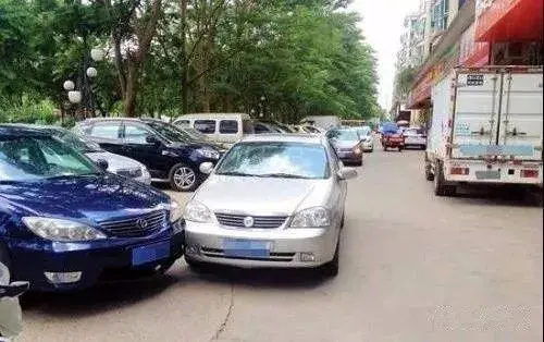 发生交通事故后的正确处理方式